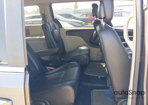 2016 Chrysler Town & Country Touring z USA, uszkodzony, nr VIN 2C4RC1BG3GR268961